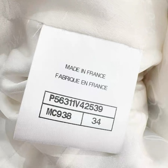 Authentic CHANEL Multicolor Nightgown with Blue Accents - Picture 6 of 7